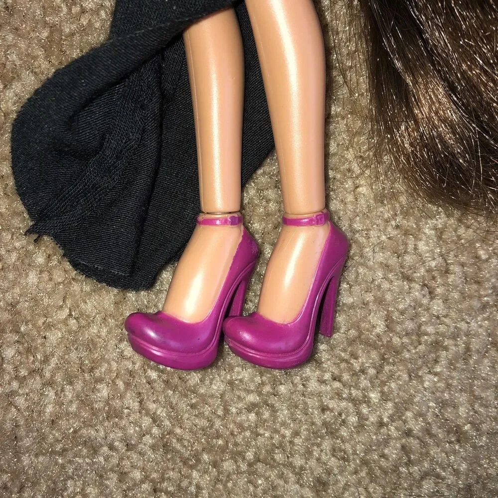Bratz Featherageous Yasmin Doll With Dress And Shoes Outfit